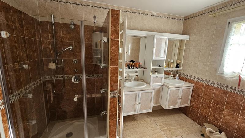 Maison - 210 m² - 10 pièces