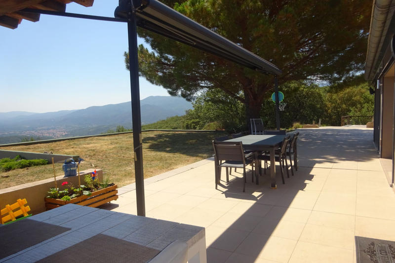 Maison - 235 m² - 7 pièces