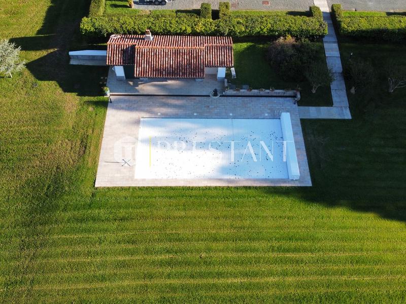 Maison - 550 m² - 12 pièces