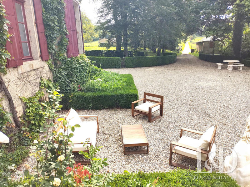 Maison - 660 m² - 25 pièces