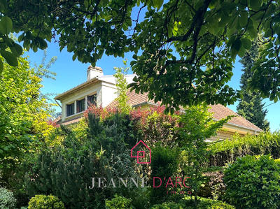 Maison - 219 m² - 7 pièces