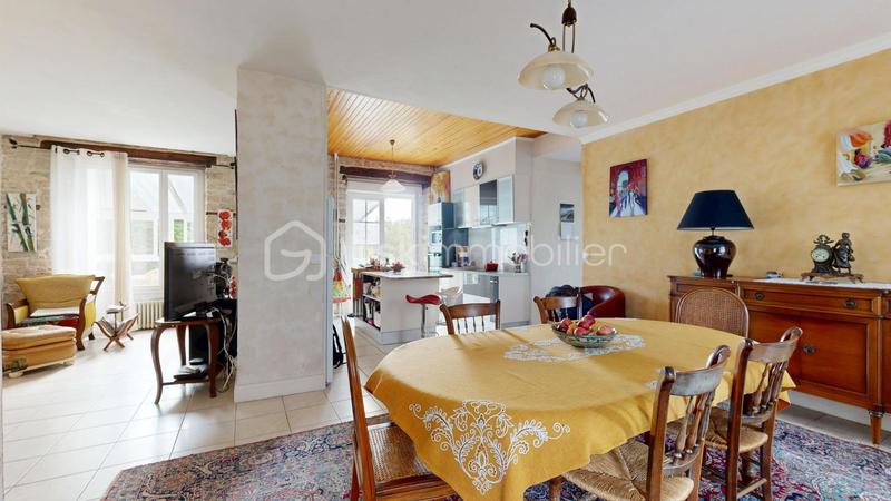 Maison - 241 m² - 8 pièces