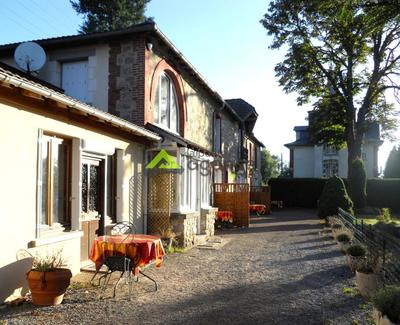 Demeure - 296 m² - 13 pièces