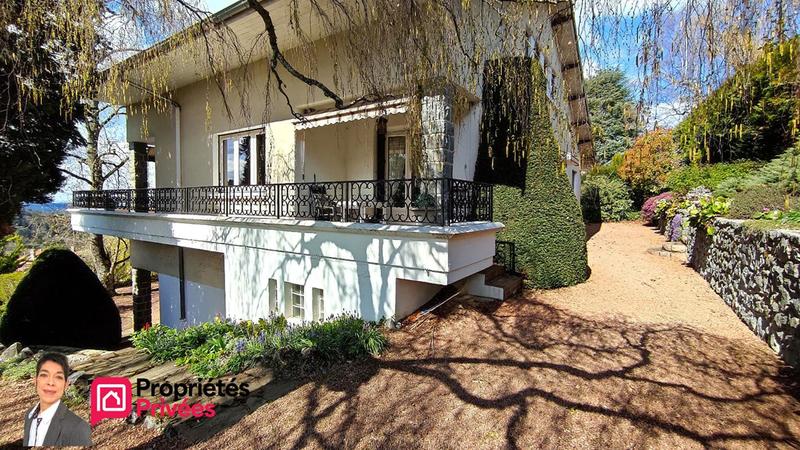 Maison - 223 m² - 8 pièces