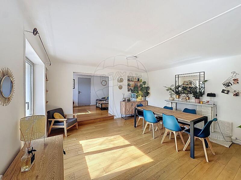 Maison - 217 m² - 9 pièces