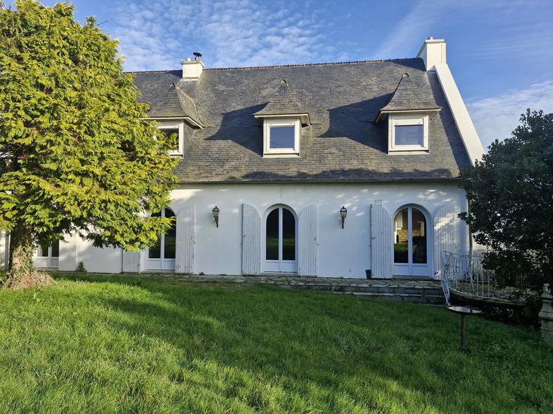 Maison - 217 m² - 13 pièces