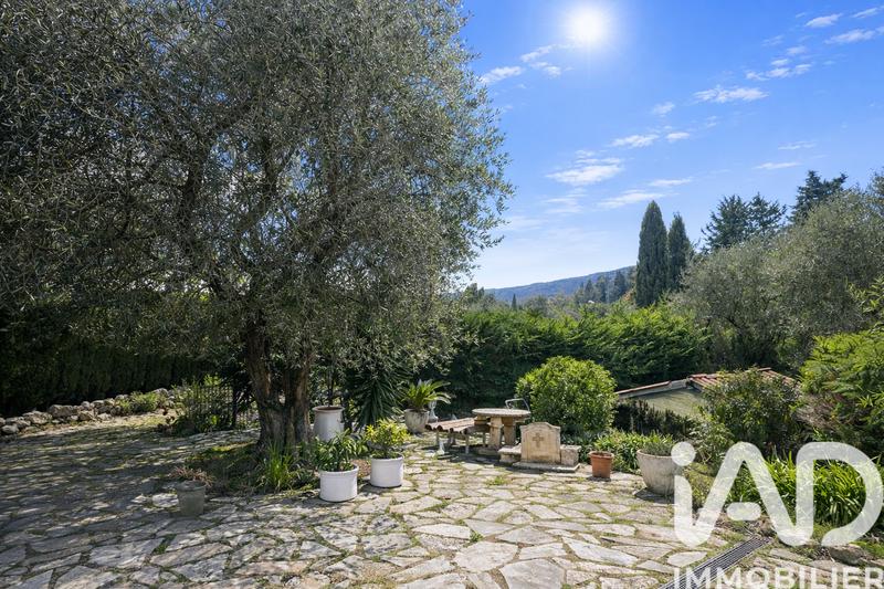 Maison - 236 m² - 6 pièces