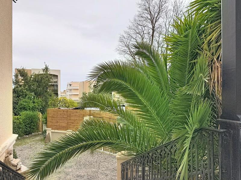 Appartement - 100 m² - 2 pièces