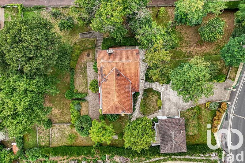 Maison - 223 m² - 8 pièces