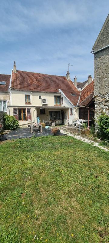 Maison - 110 m² - 8 pièces