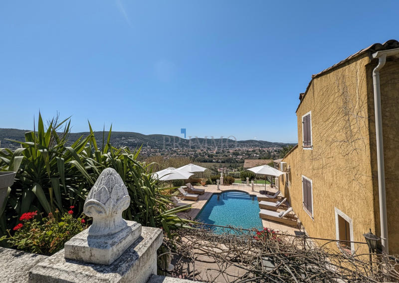 Villa - 167 m² - 8 pièces