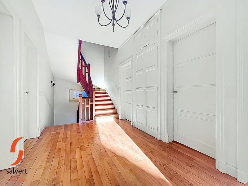 Maison - 220 m² - 10 pièces