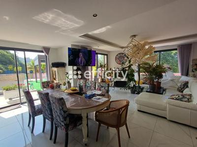 Maison - 197 m² - 4 pièces