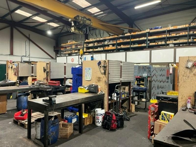 Local d'activité / Entrepôt - 610 m²