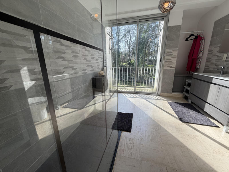 Maison - 334 m² - 8 pièces