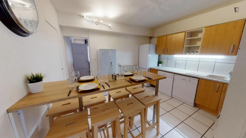 Chambre - 11 m² - 7 pièces