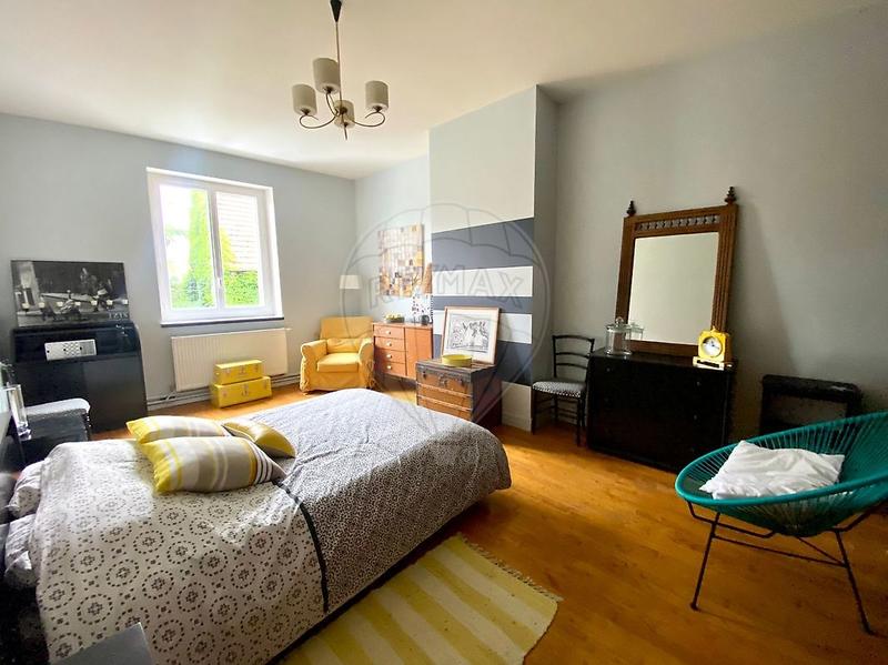 Maison - 239 m² - 7 pièces