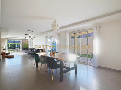 Maison - 159 m² - 7 pièces