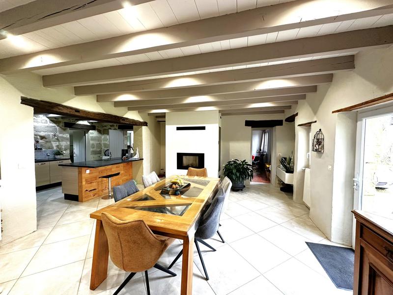 Maison traditionnelle - 219 m² - 11 pièces