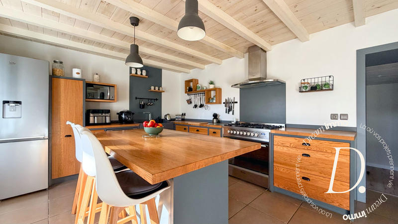 Maison - 211 m² - 7 pièces