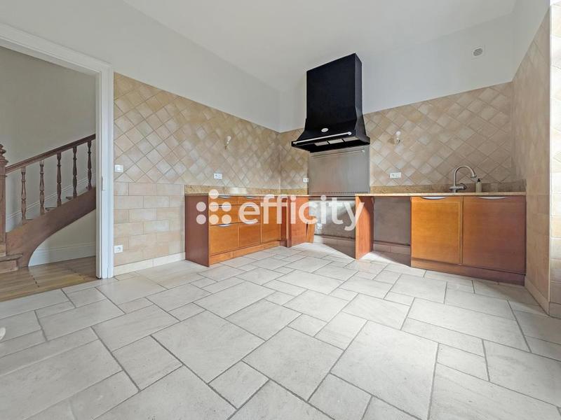 Maison - 248 m² - 9 pièces