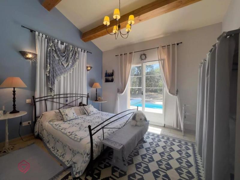 Propriété - 345 m² - 9 pièces