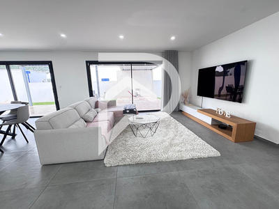 Maison - 183 m² - 6 pièces