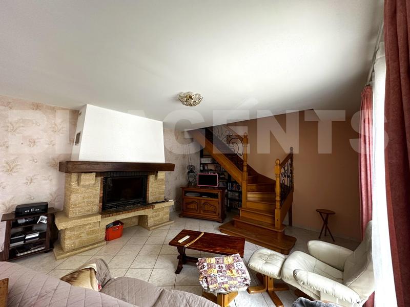 Maison - 233 m² - 9 pièces