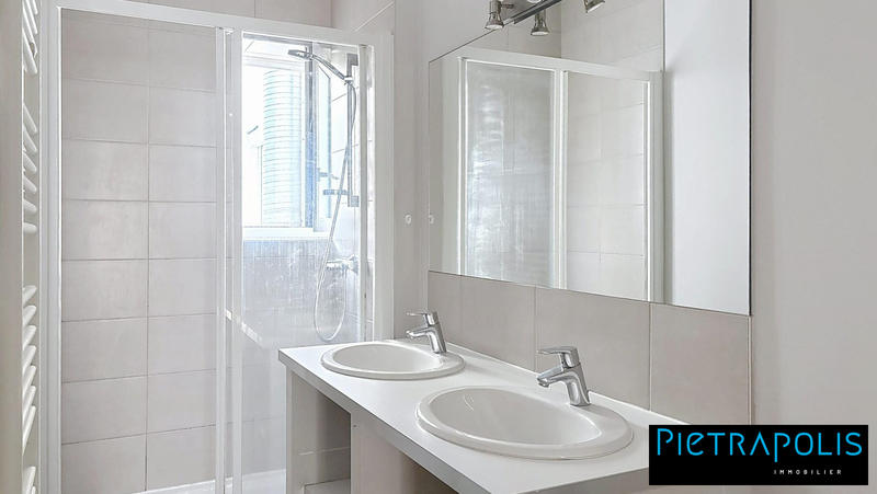 Appartement - 90 m² - 3 pièces