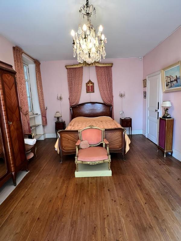 Propriété - 200 m² - 9 pièces