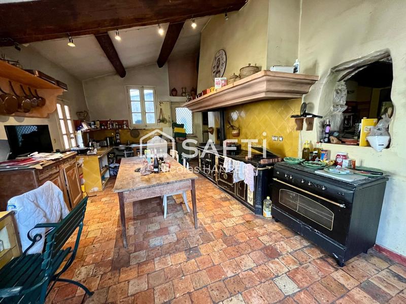 Maison - 1 000 m² - 22 pièces