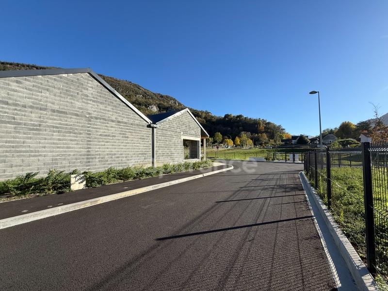 Local commercial - 430 m² - 1 pièce