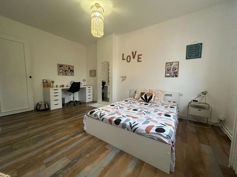 Maison - 226 m² - 9 pièces