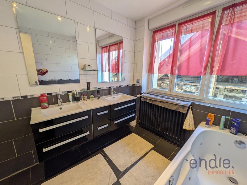 Maison - 355 m² - 10 pièces