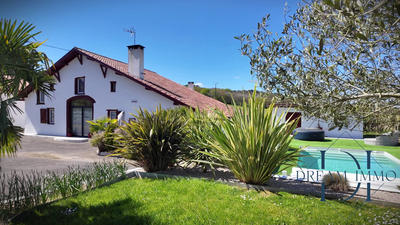 Maison traditionnelle - 200 m² - 4 pièces