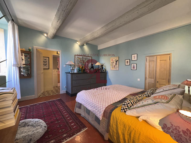 Maison - 285 m² - 9 pièces