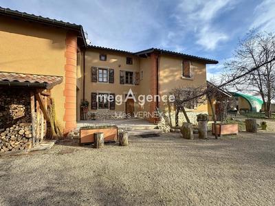 Maison traditionnelle - 243 m² - 6 pièces