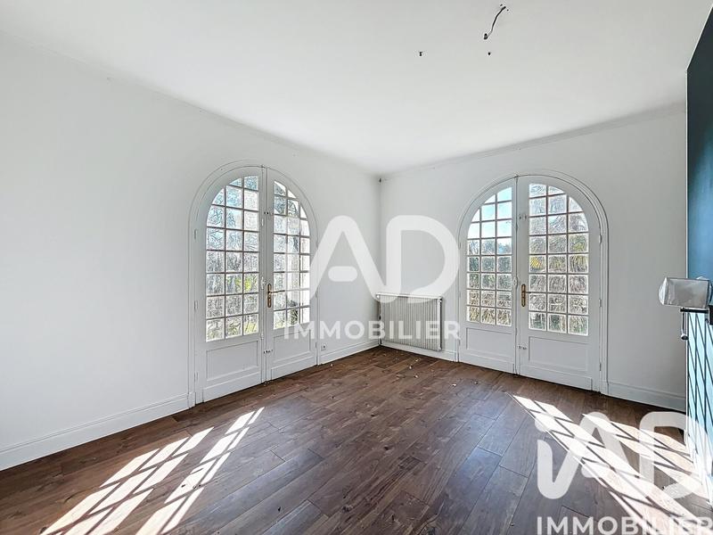 Maison - 305 m² - 8 pièces