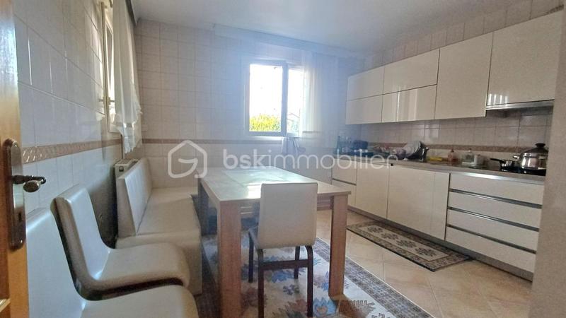 Maison - 215 m² - 8 pièces