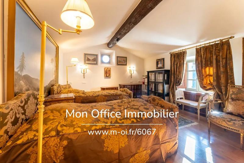 Propriété - 426 m² - 12 pièces