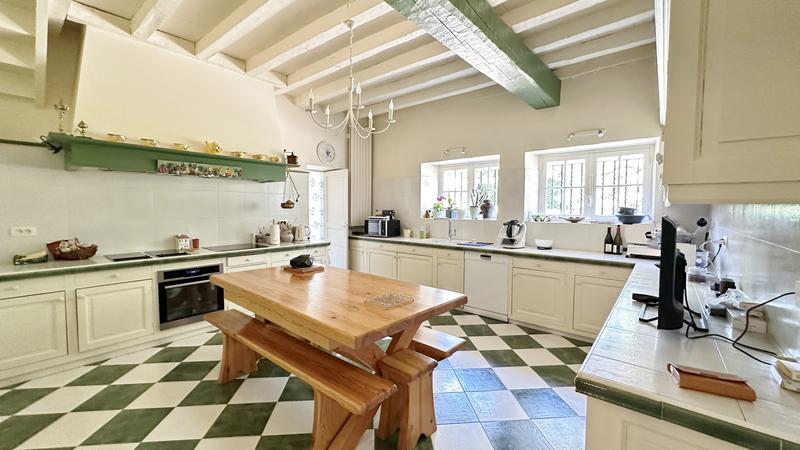 Maison - 450 m² - 12 pièces