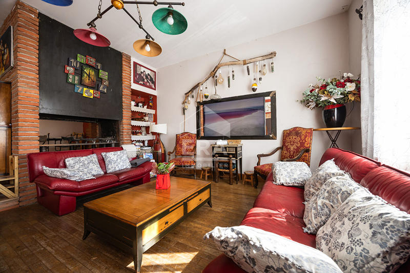 Maison - 254 m² - 6 pièces