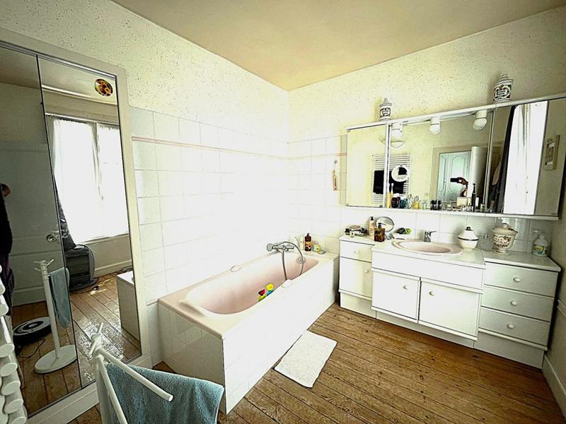 Maison - 200 m² - 7 pièces