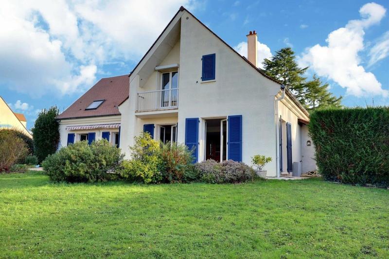 Maison - 230 m² - 9 pièces
