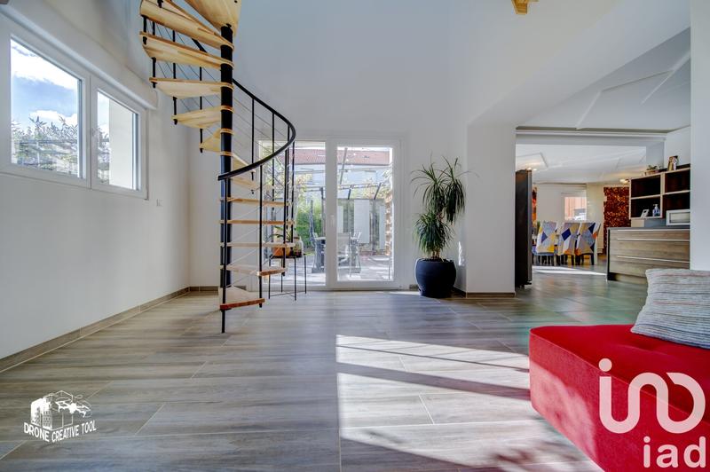 Maison - 140 m² - 5 pièces