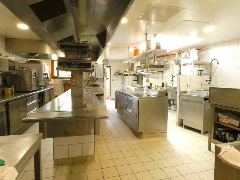 Maison traditionnelle - 340 m² - 12 pièces