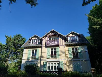 Maison - 188 m² - 10 pièces