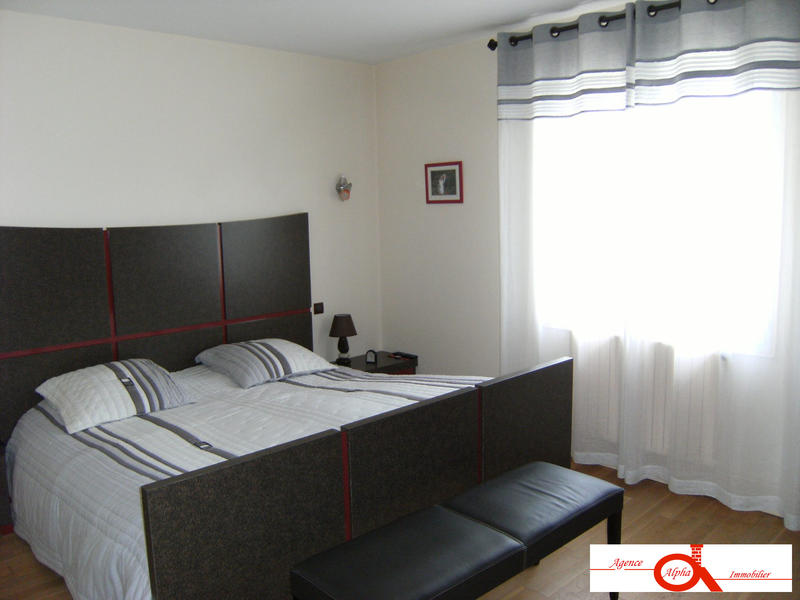 Maison traditionnelle - 169 m² - 6 pièces