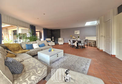 Maison - 194 m² - 10 pièces