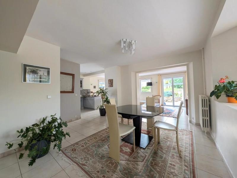 Maison - 137 m² - 6 pièces